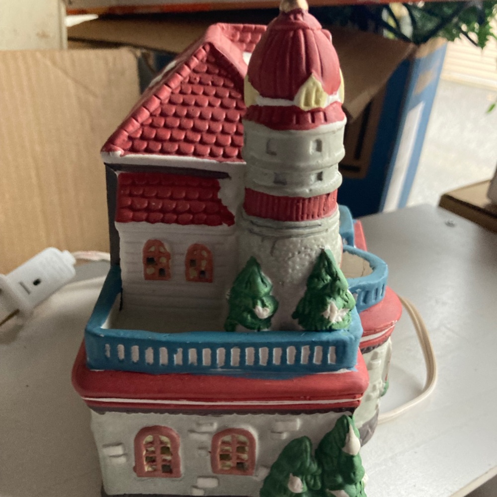 Porcelain Lighted House - Picture 4 of 5